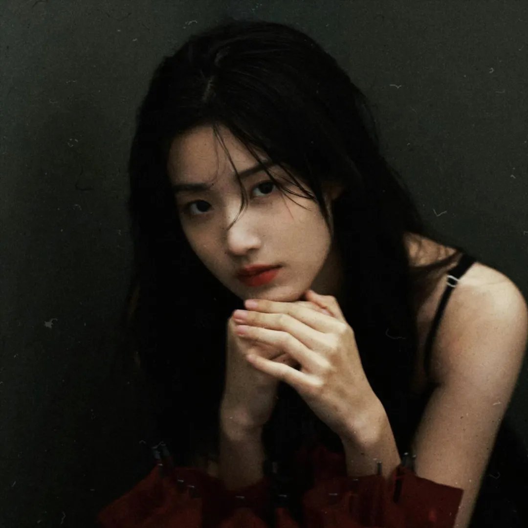 拿针的女孩